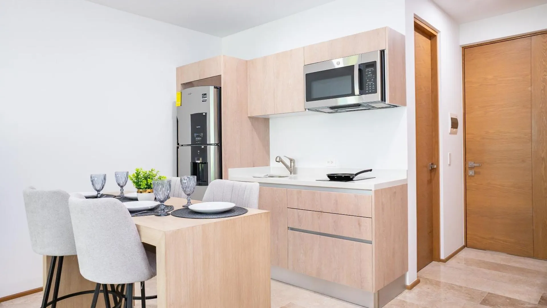 Menesse Town Tower 203 Condo Playa del Carmen